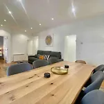Urban Elegance Apartamento